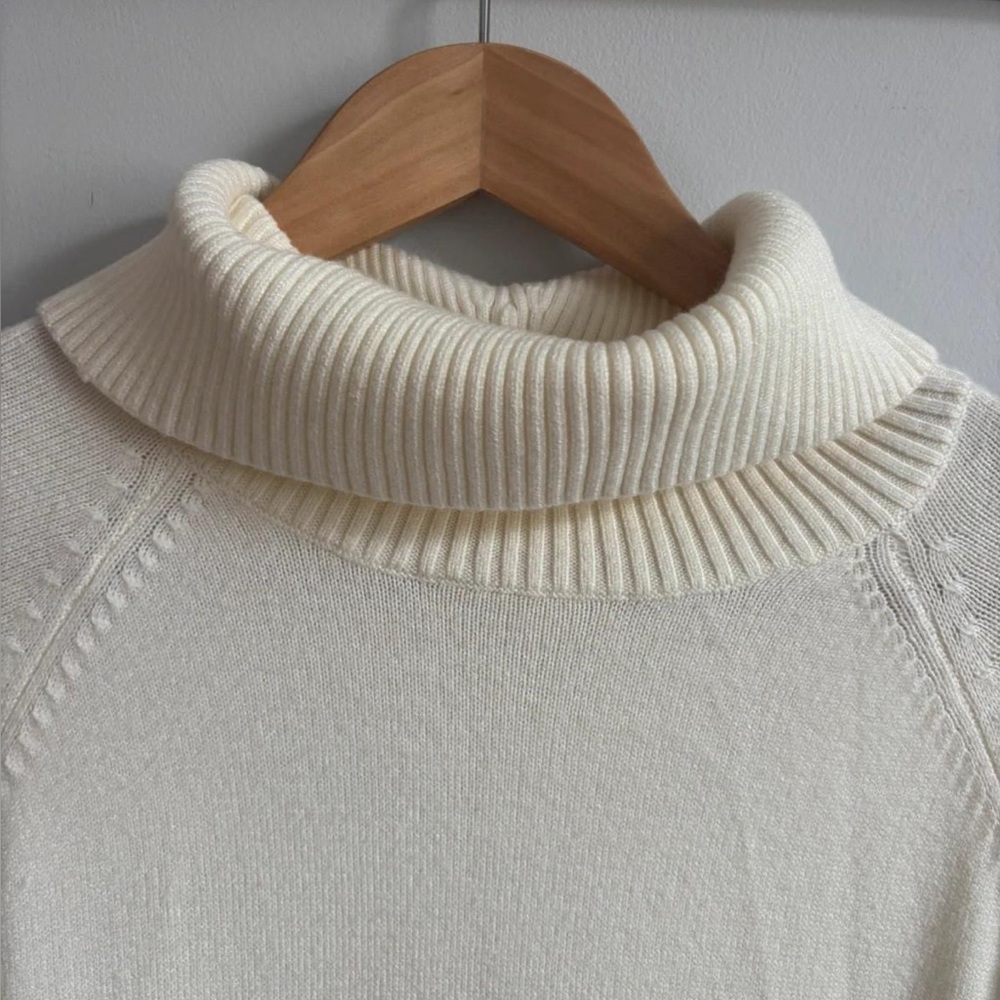 Chic Cream Turtleneck Sweater